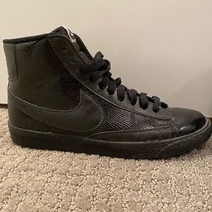 Nike Women’s Blazer Mid - Black